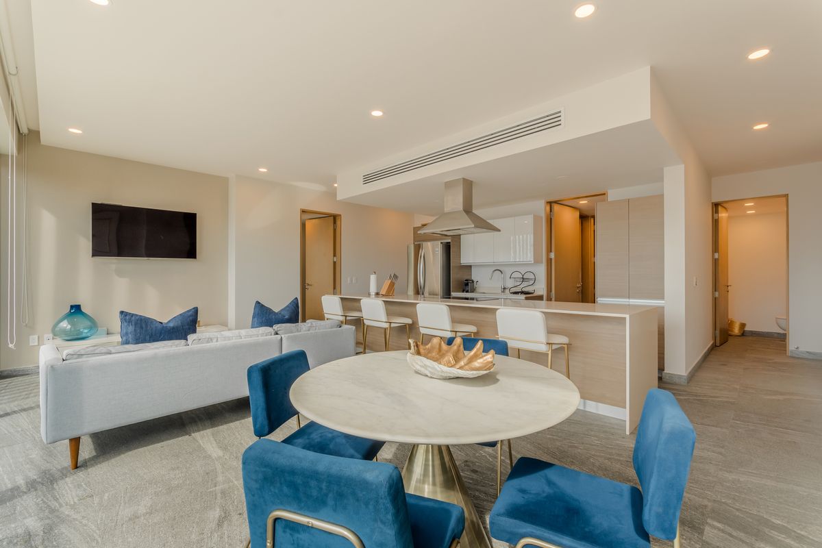 1 of 28: Sala comedor