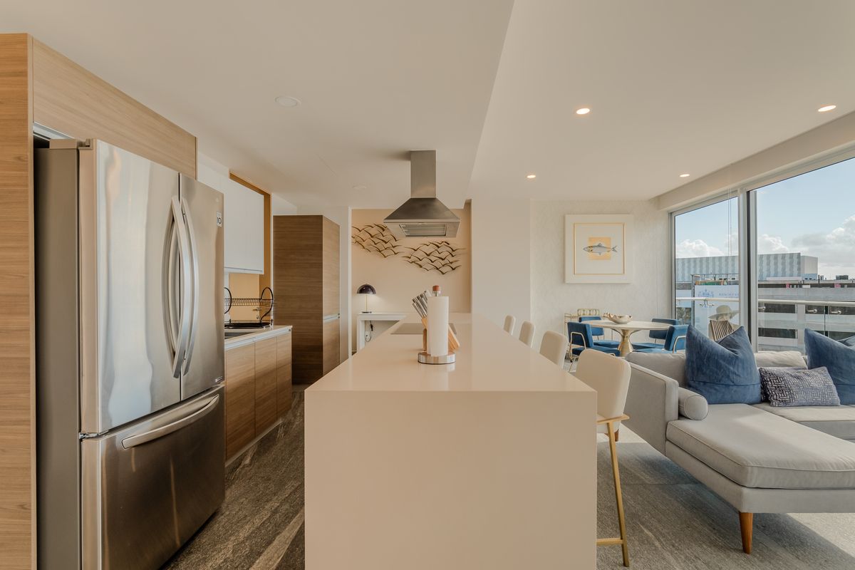 9 of 28: Sala comedor