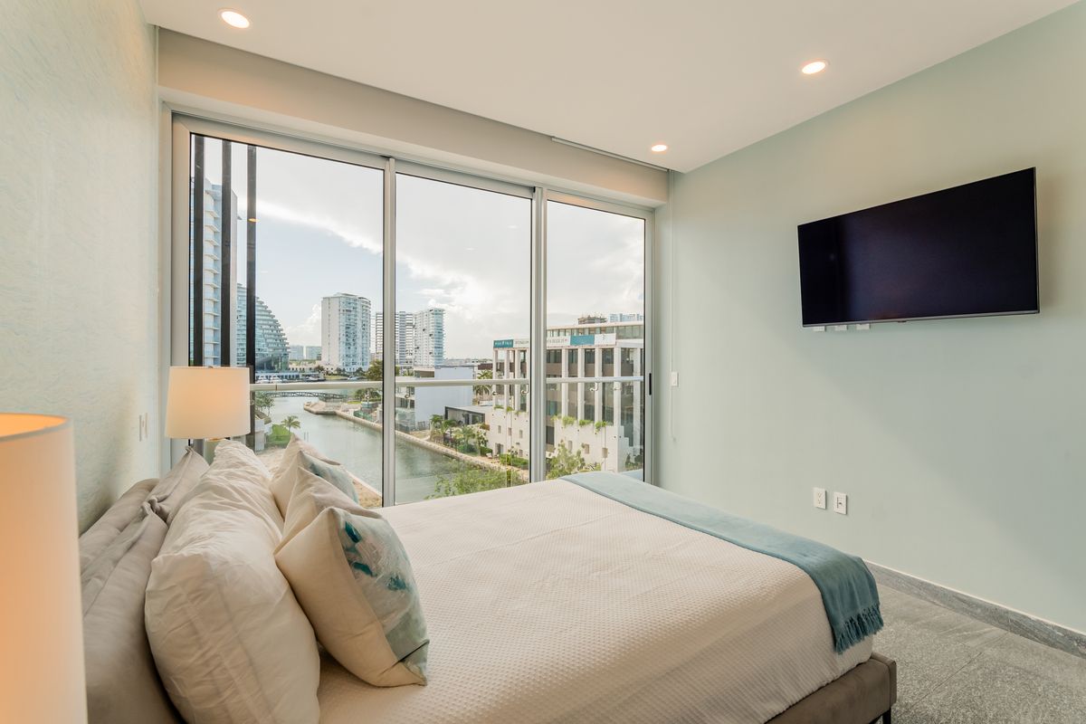 3 of 28: Vista recámara 1 
Cama Queen