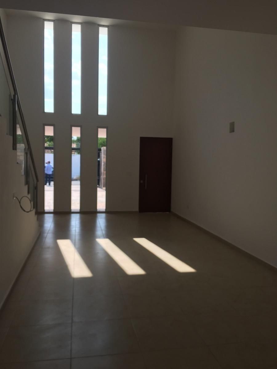 2 of 12: Sala