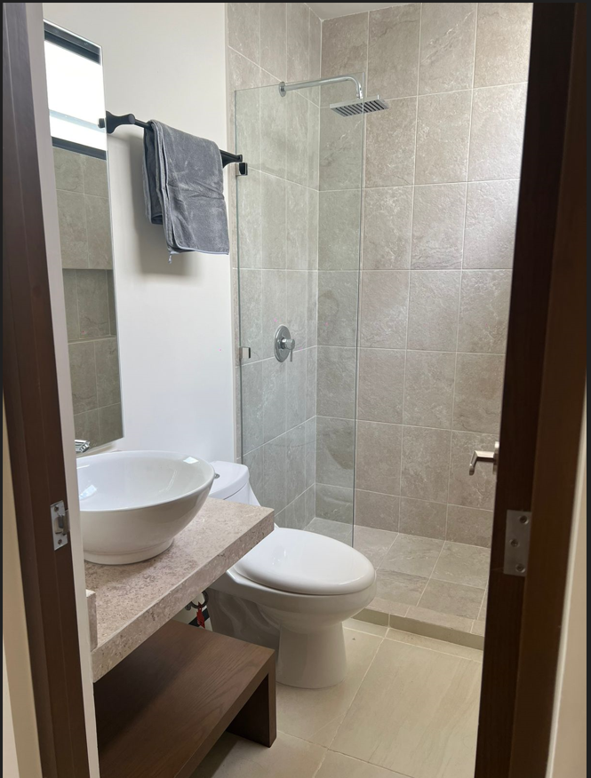 8 de 15: Baño Segunda Recámara