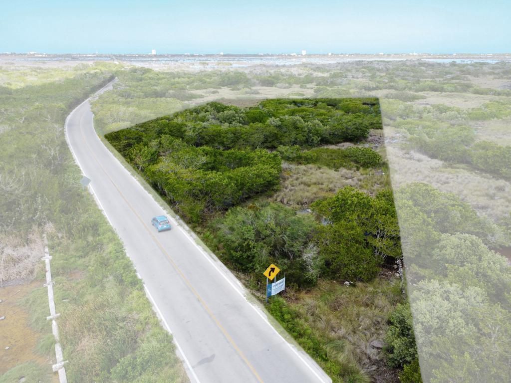 Terreno en venta (6.7 hectáreas) en Chicxulub puerto, a 15 minutos de Mérida. - foto 1