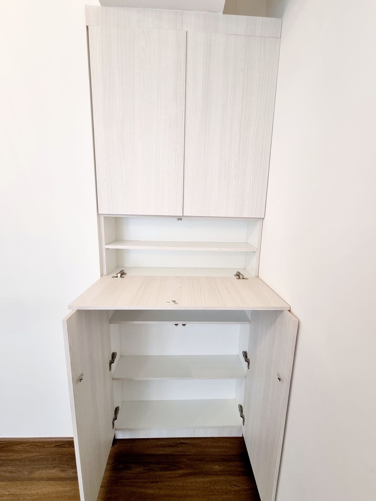 3 of 19: Mueble en sala