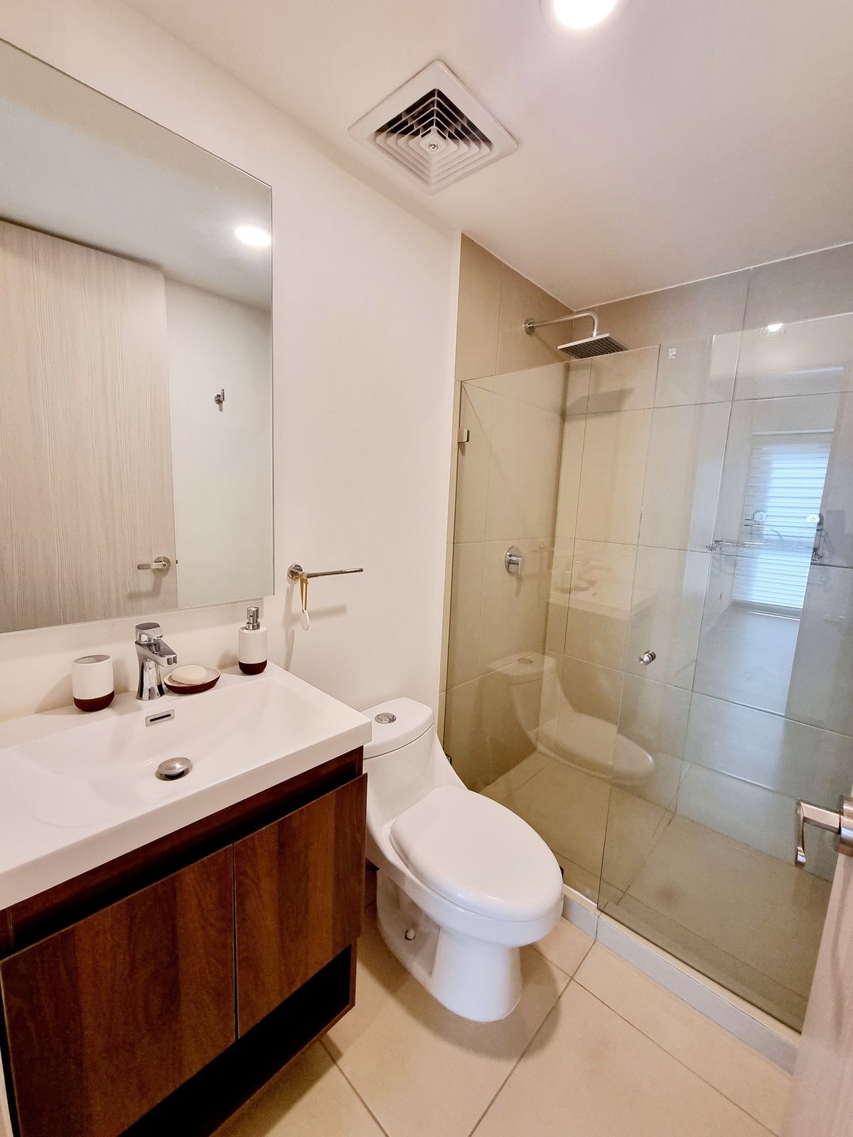 5 of 19: Baño visitas