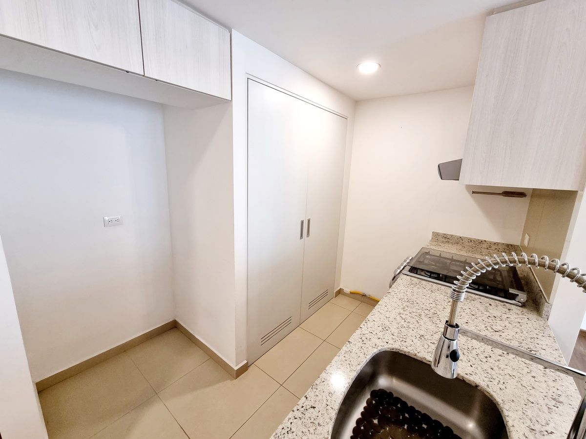 7 of 19: Cocina barra