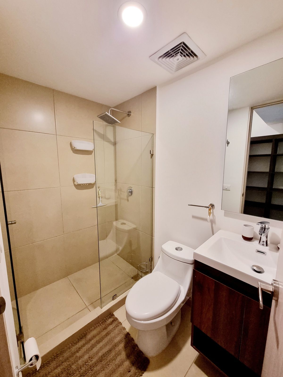 9 of 19: Baño principal