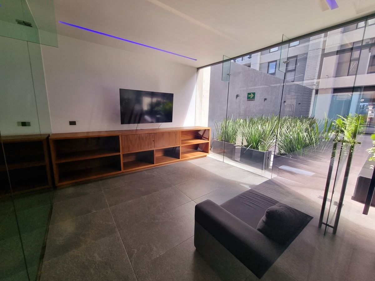 19 of 19: Sala video juegos hay 4