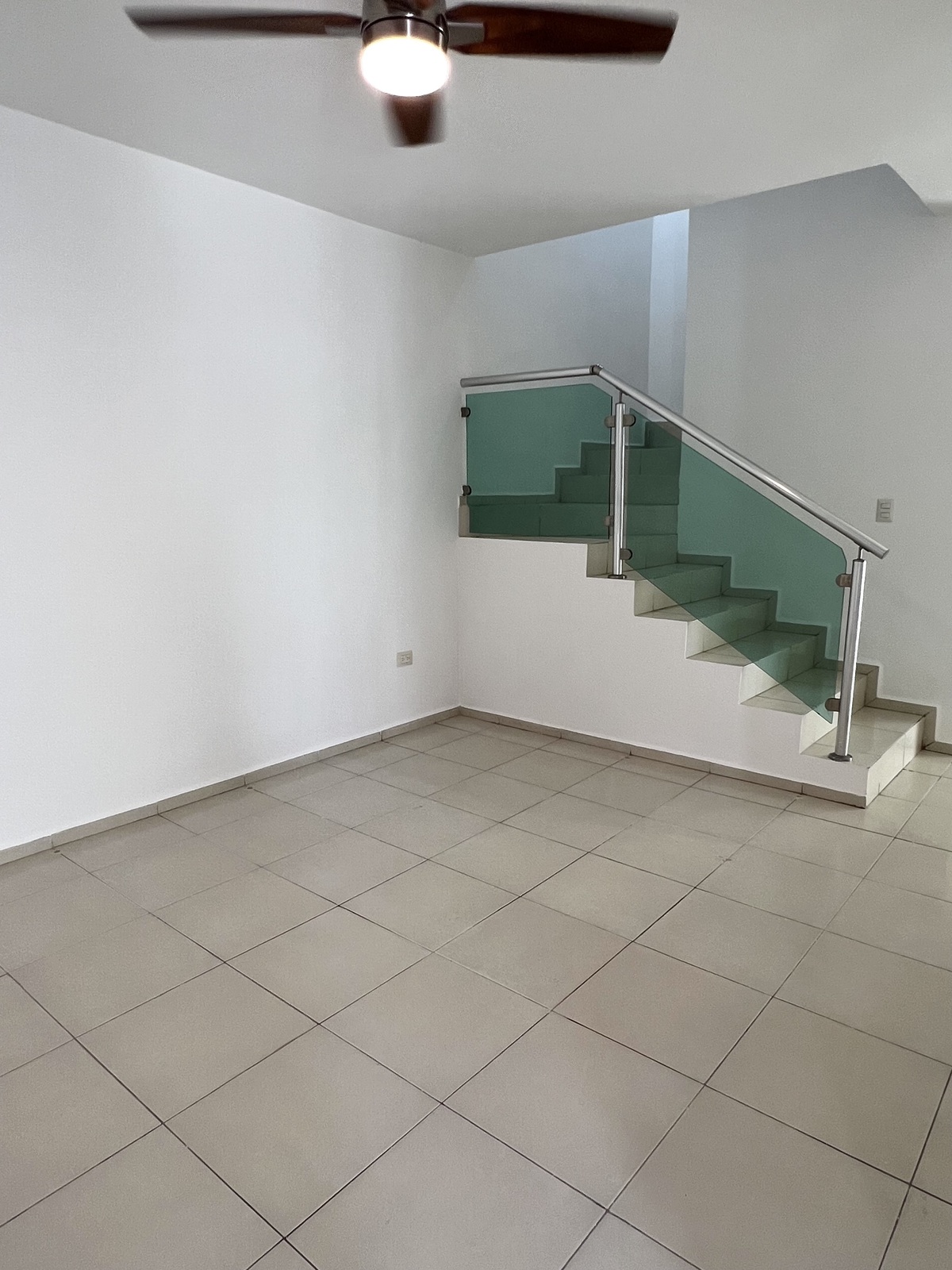 2 of 40: Sala