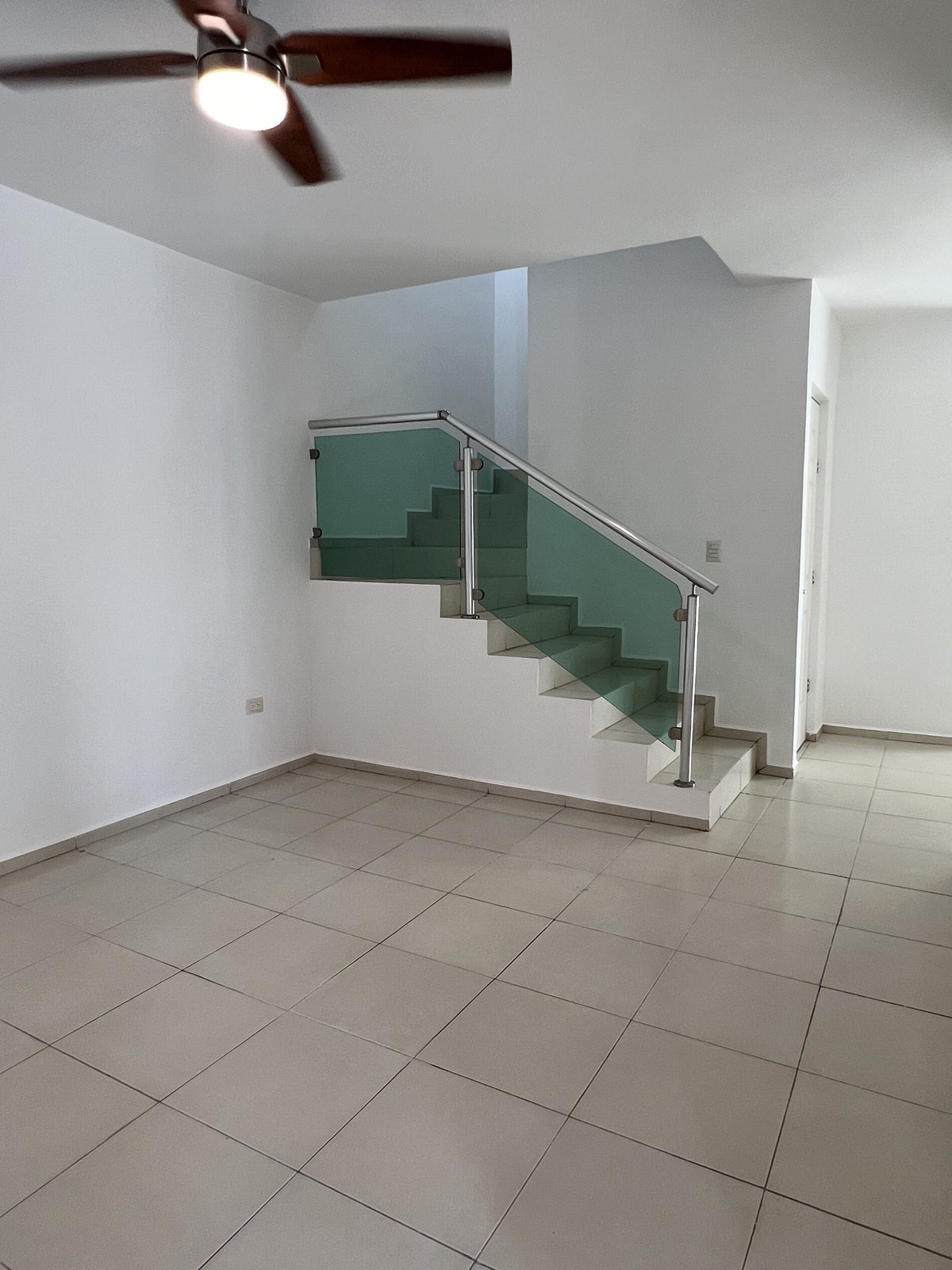 4 of 40: Sala