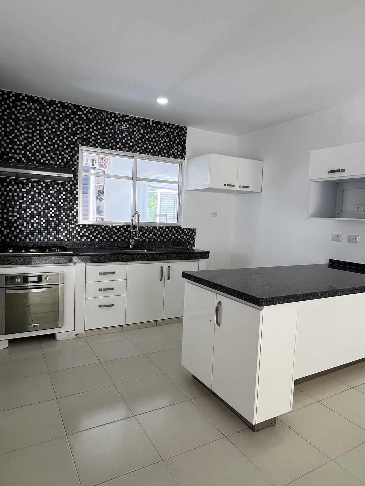 1 of 40: Cocina equipada