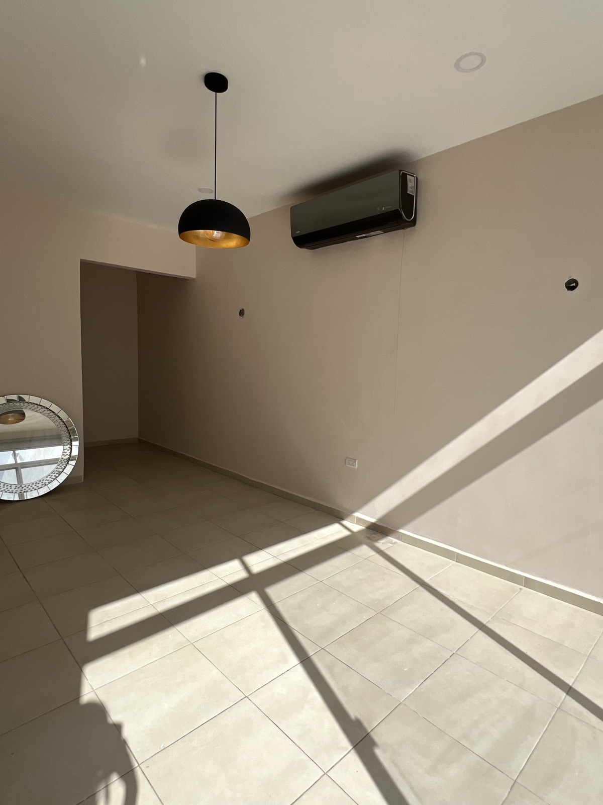 13 of 40: Estudio o oficina en planta baja