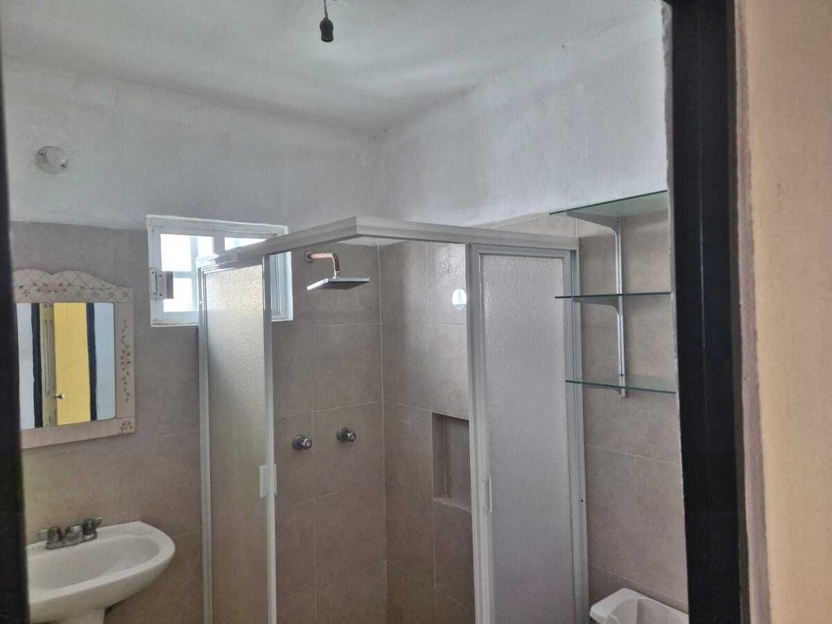 9 of 9: BAÑO A COMPARTIR