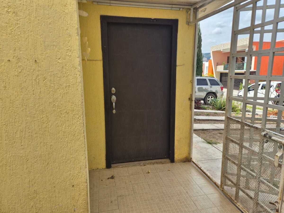 2 of 9: PUERTA DE ENTRADA