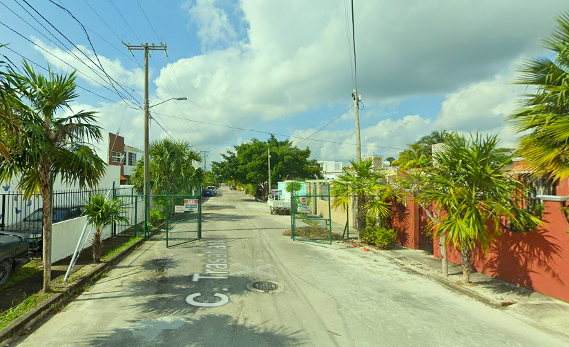 1 de 24: Acceso a la  calle privada