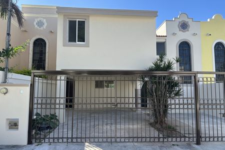 Casa en Renta recién remodelada en cerrada  Colonia México
