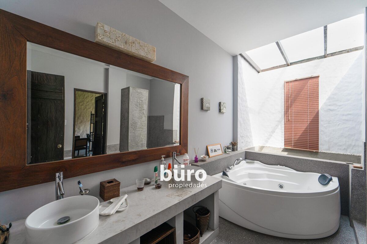 Baño de dormitorio principal, foto 27 de 30