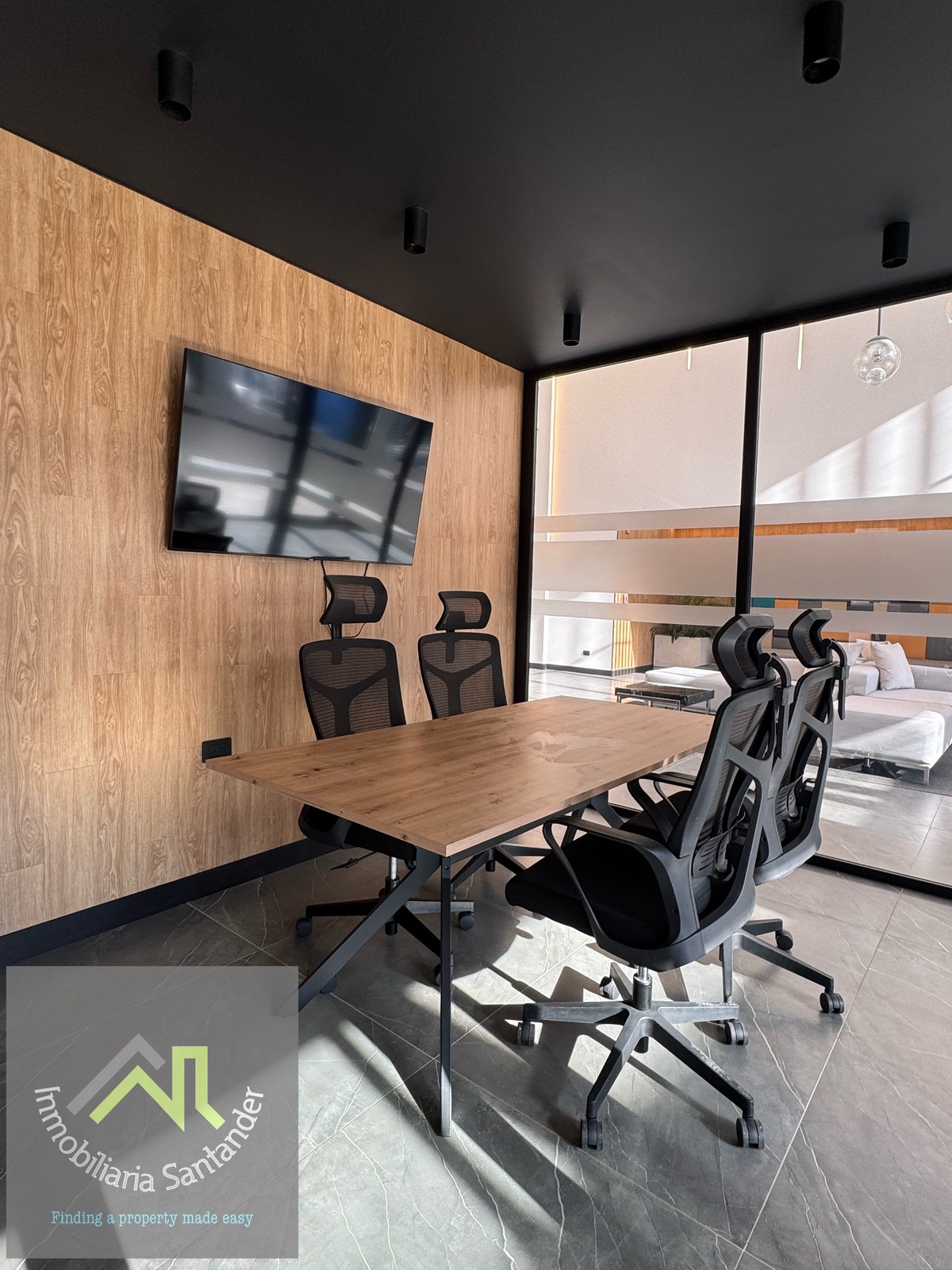 19 de 36: BUSINESS CENTER