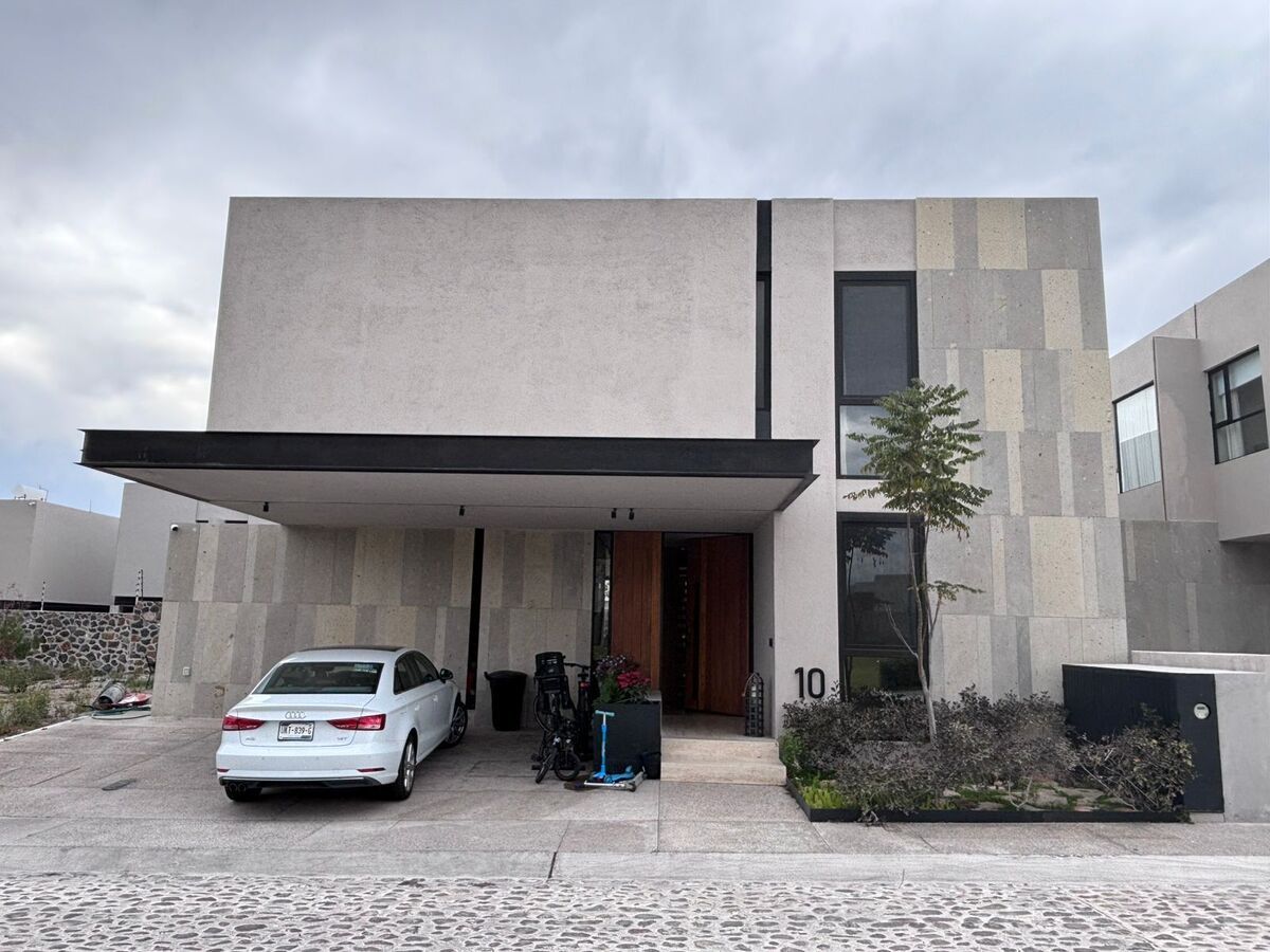 Venta de casa en Privada San Lorenzo, Lomas de Campanario Norte. - foto 1