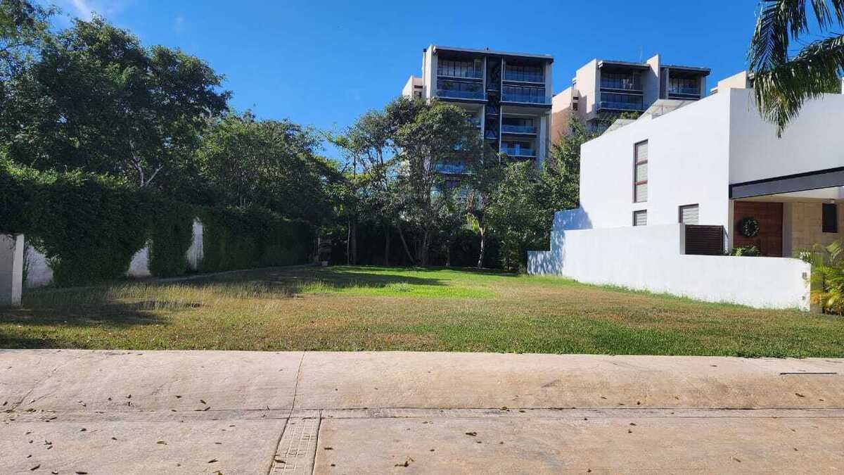 2 of 27: Terreno en Venta Merida