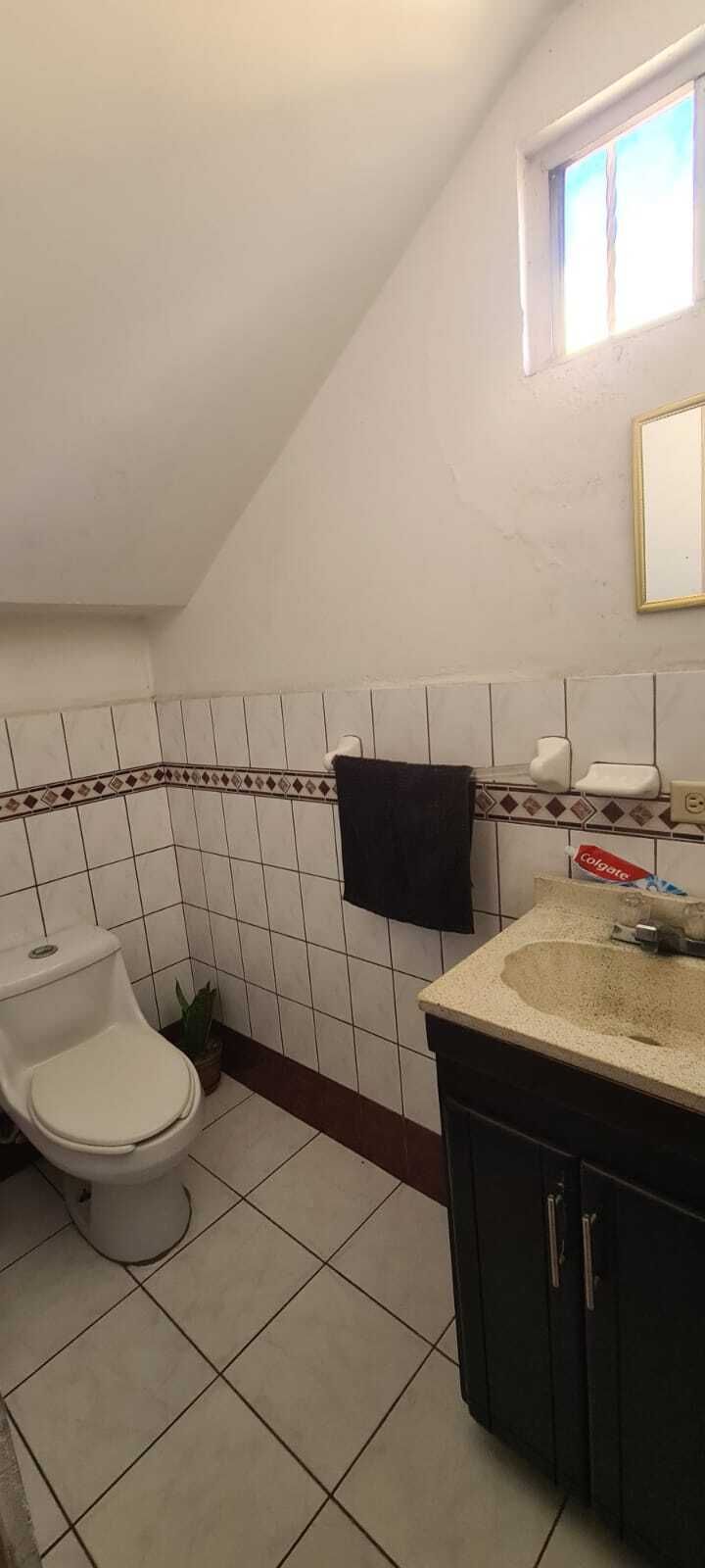 9 de 18: MEDIO BAÑO