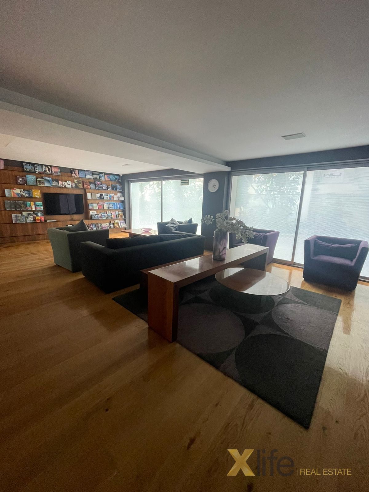 28 of 28: Amenidades: Business center