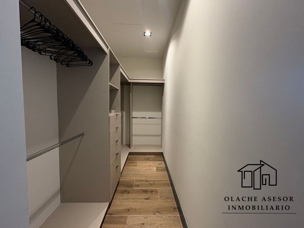 5 de 18: WALKING CLOSET