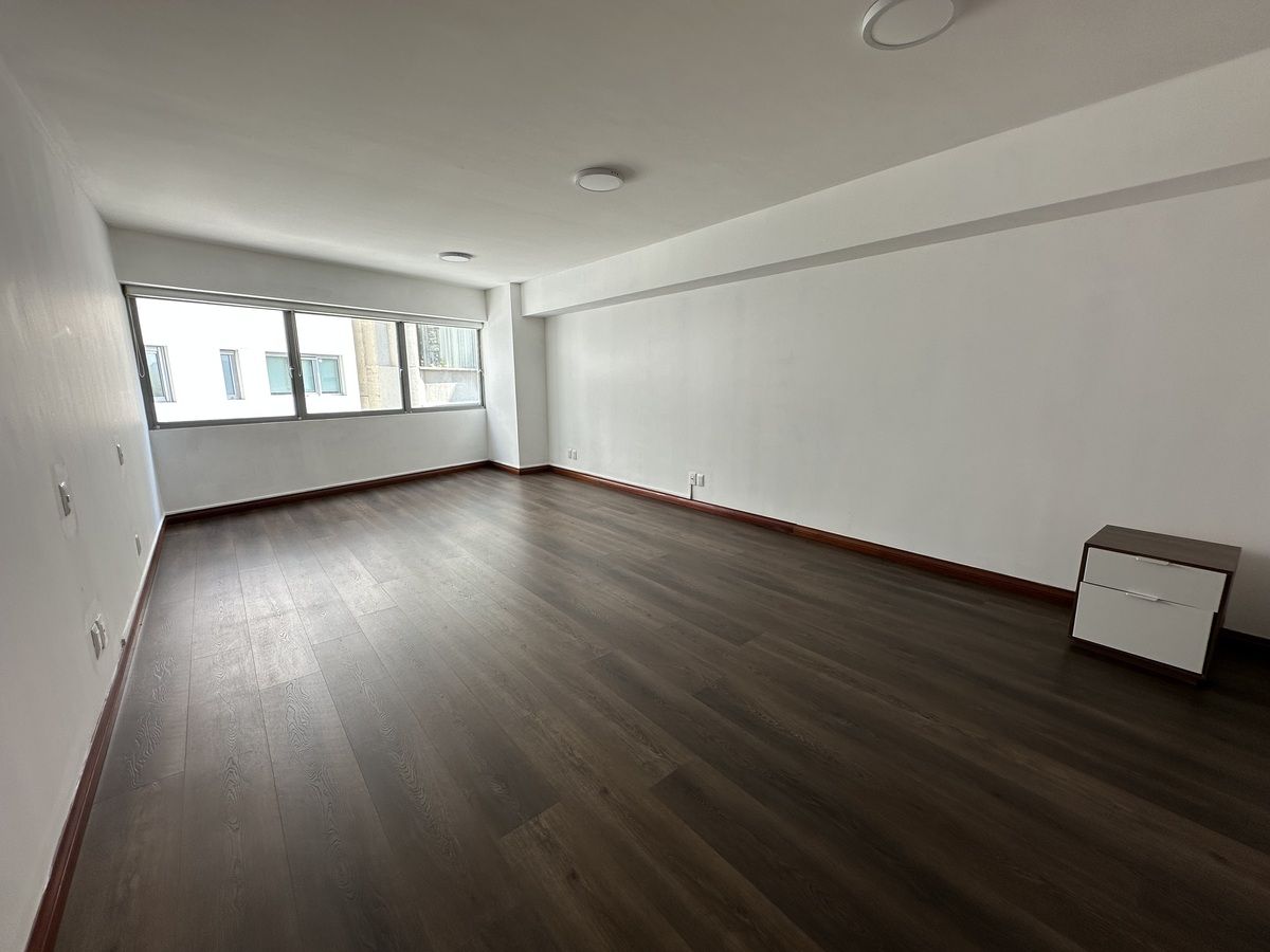 20 of 27: Amplia recámara 3