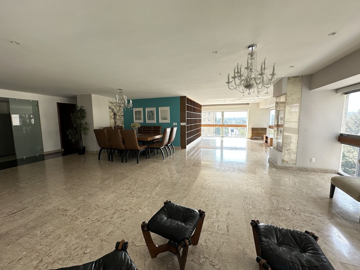 3 of 27: Amplio espacio, sala comedor