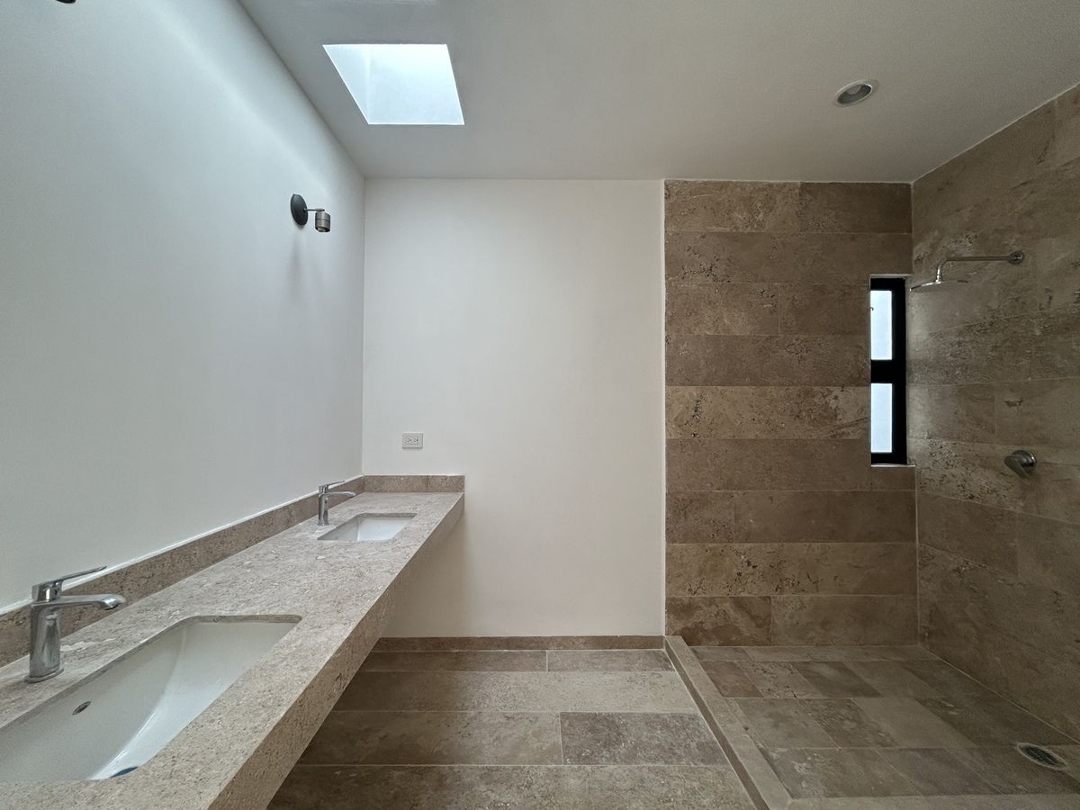 6 of 19: BAÑOS