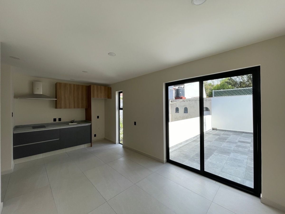 5 of 15: Estancia conectada a la terraza