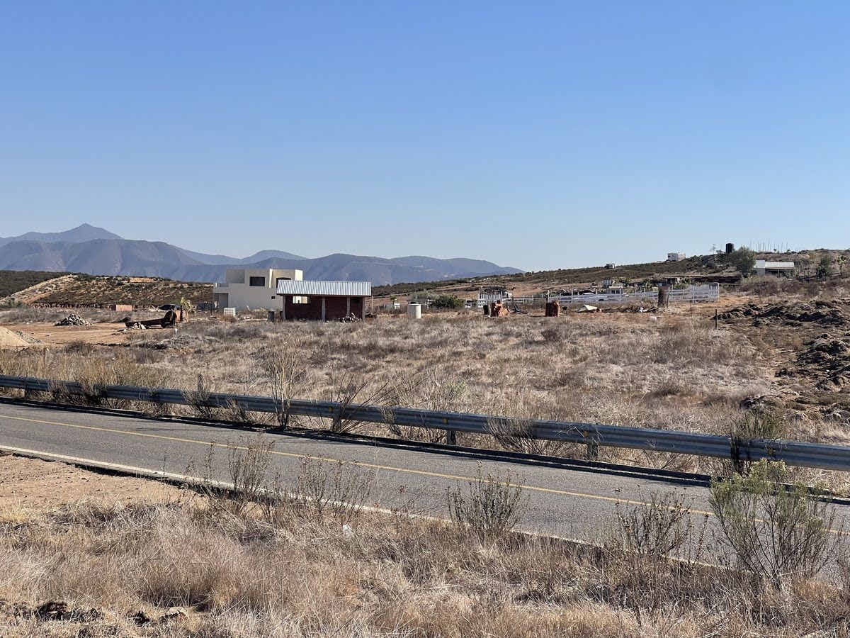 Venta de Terreno de 3,000 M2 Frente a Carretera, Valle de Guadalupe