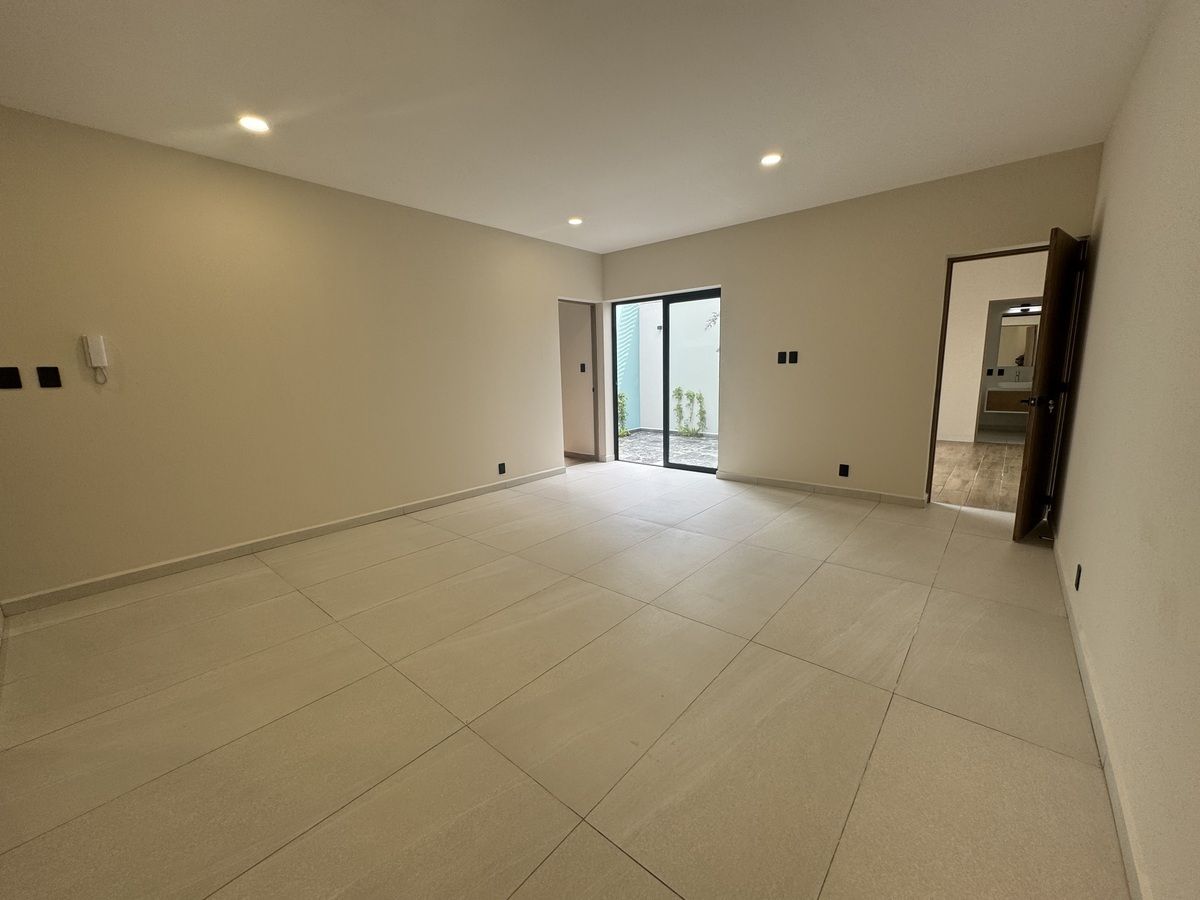 16 de 31: Sala comedor conectada a terraza