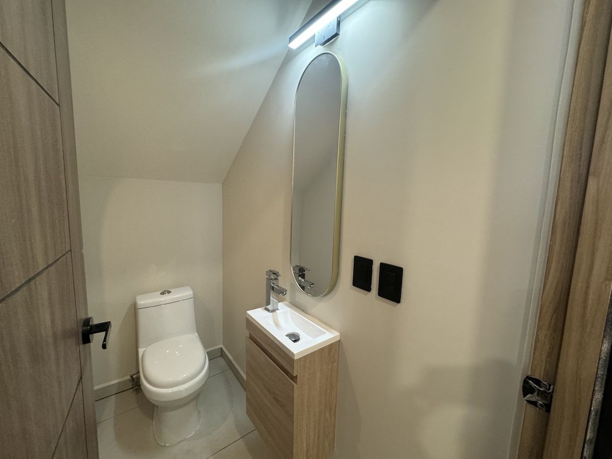 31 de 31: Medio baño