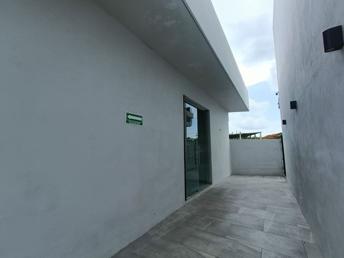 7 de 14: Local 1 - acceso lateral