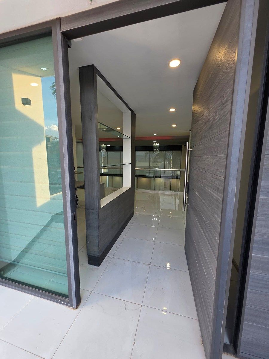 3 of 50: Entrada Principal