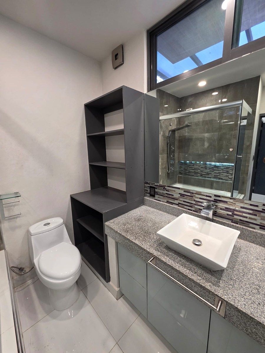 8 of 50: Baño Recámara 1