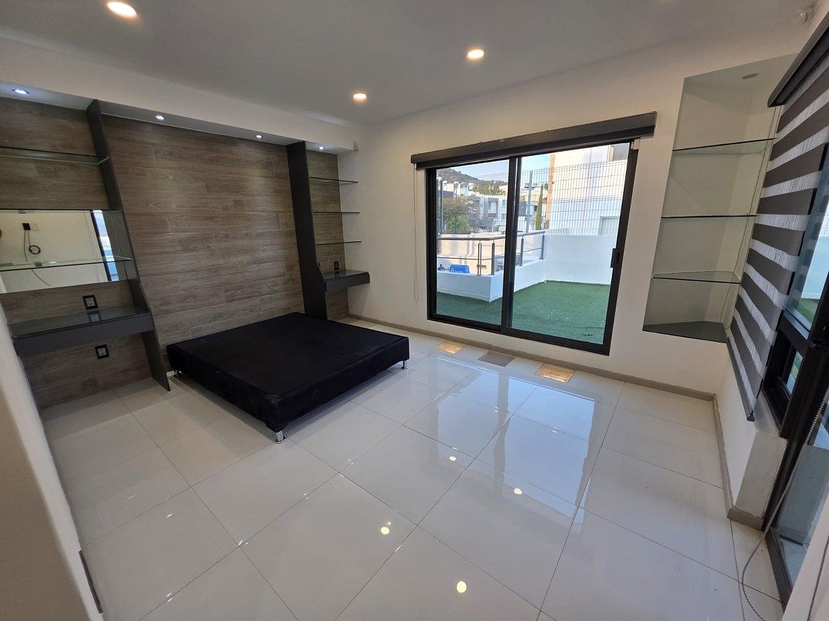 7 of 50: Recámara 1