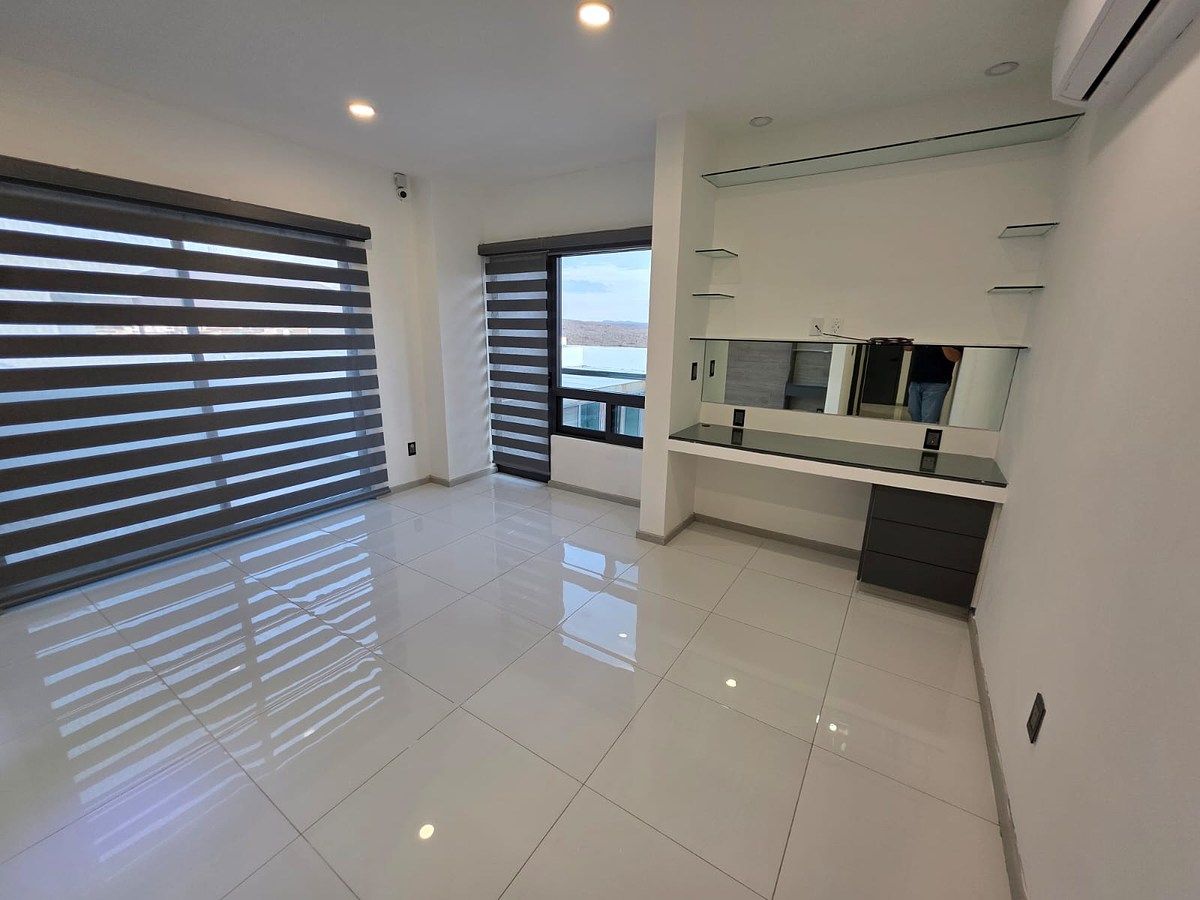 12 of 50: Recámara 2