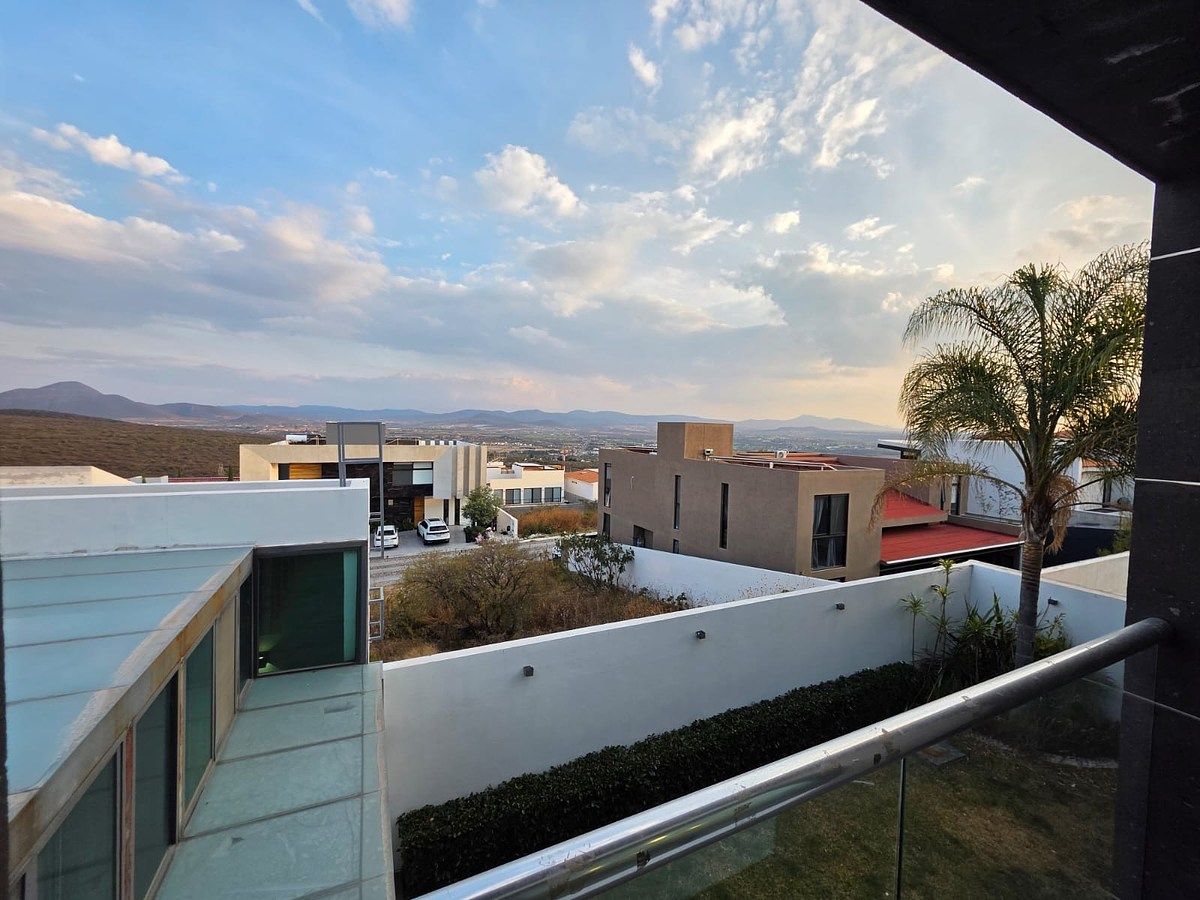 15 of 50: Terraza Recámara 2