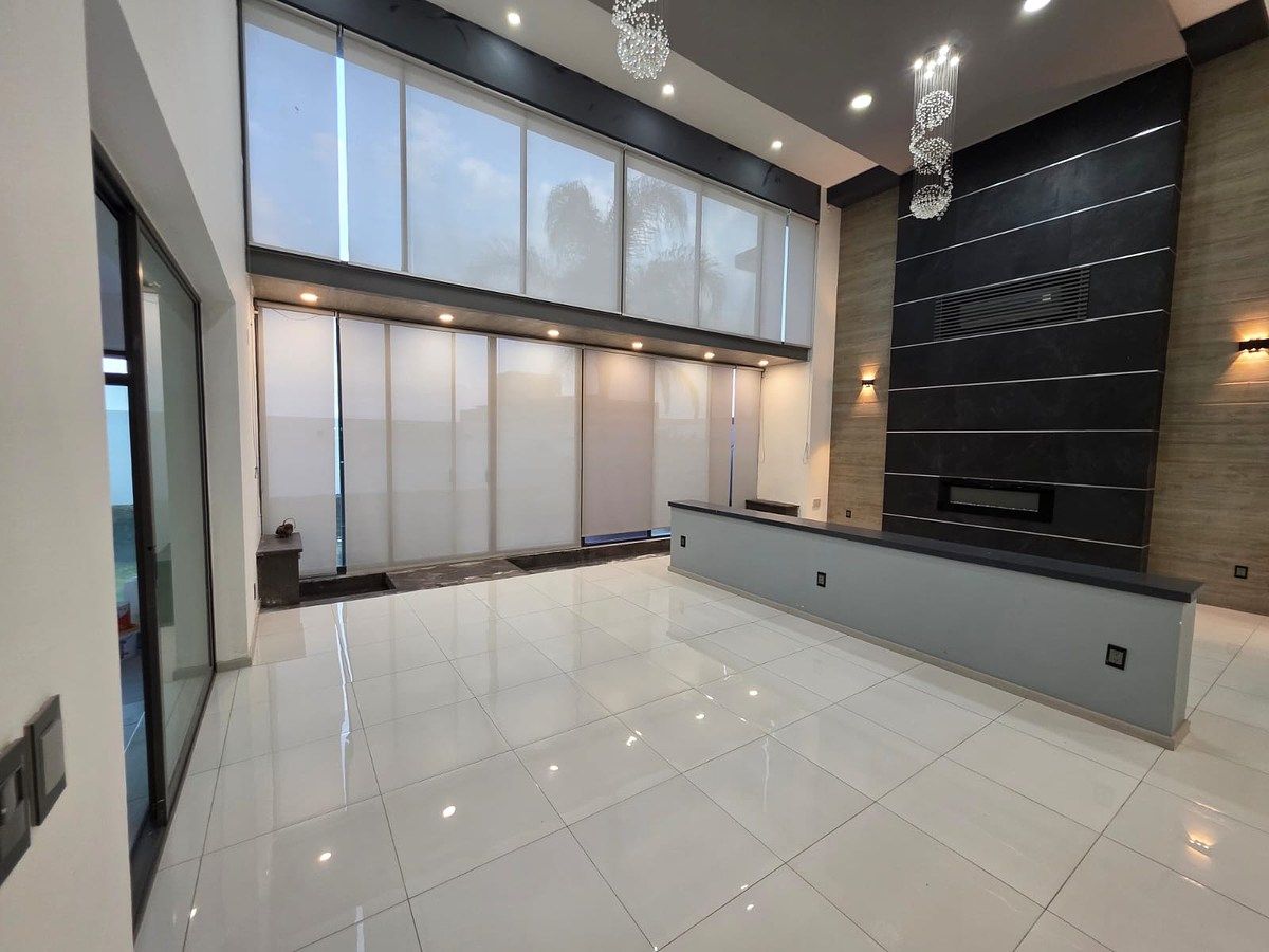 17 of 50: Sala-Comedor