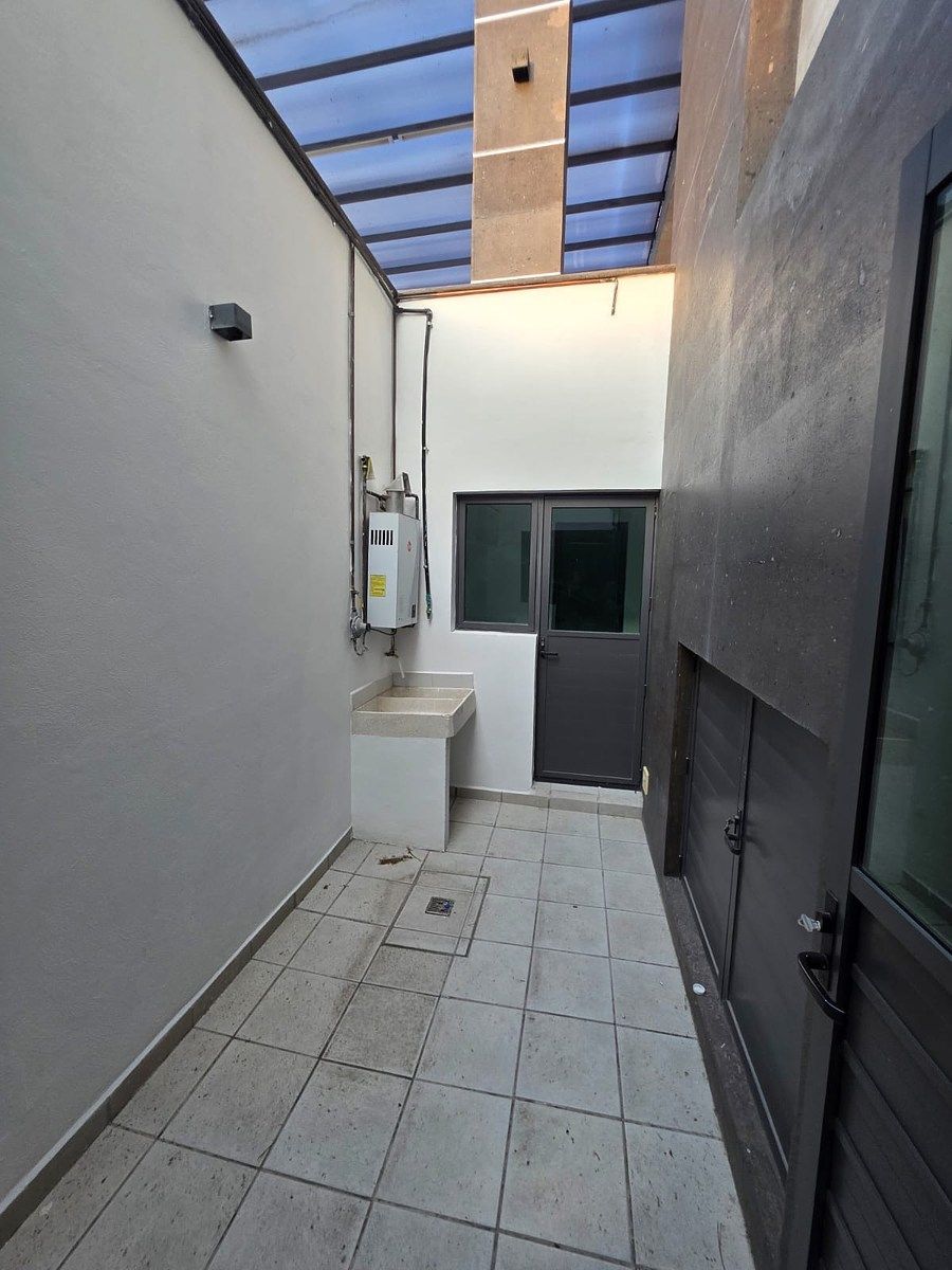 25 of 50: Area de Lavado