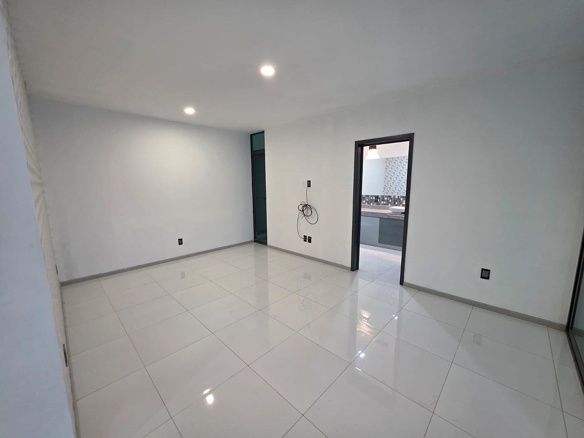 27 of 50: Sala de TV