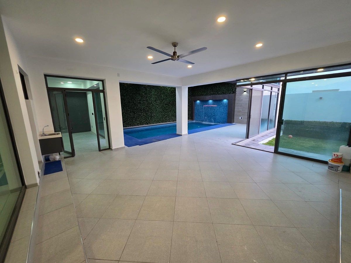 30 of 50: Área Social (terraza, jardín, alberca y cuarto de juegos)