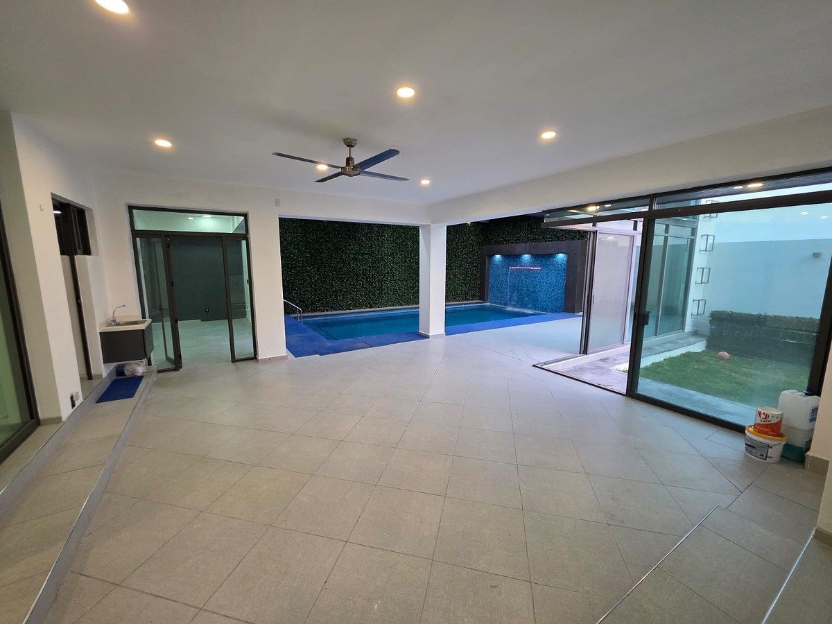 31 of 50: Terraza techada