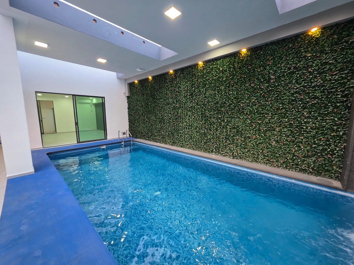 35 of 50: Gran alberca techada y climatizada