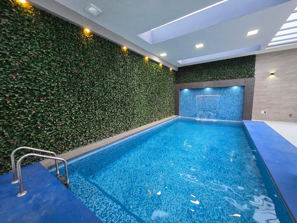 36 of 50: Gran alberca techada y climatizada