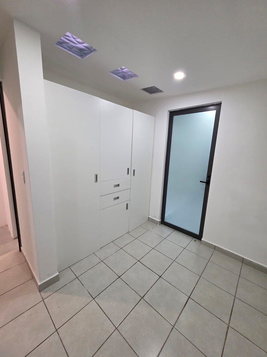 42 of 50: Cuarto de servicio