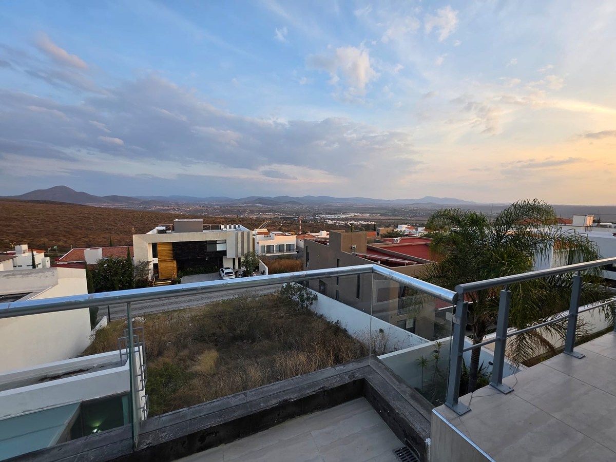 47 of 50: Terraza Gimnasio