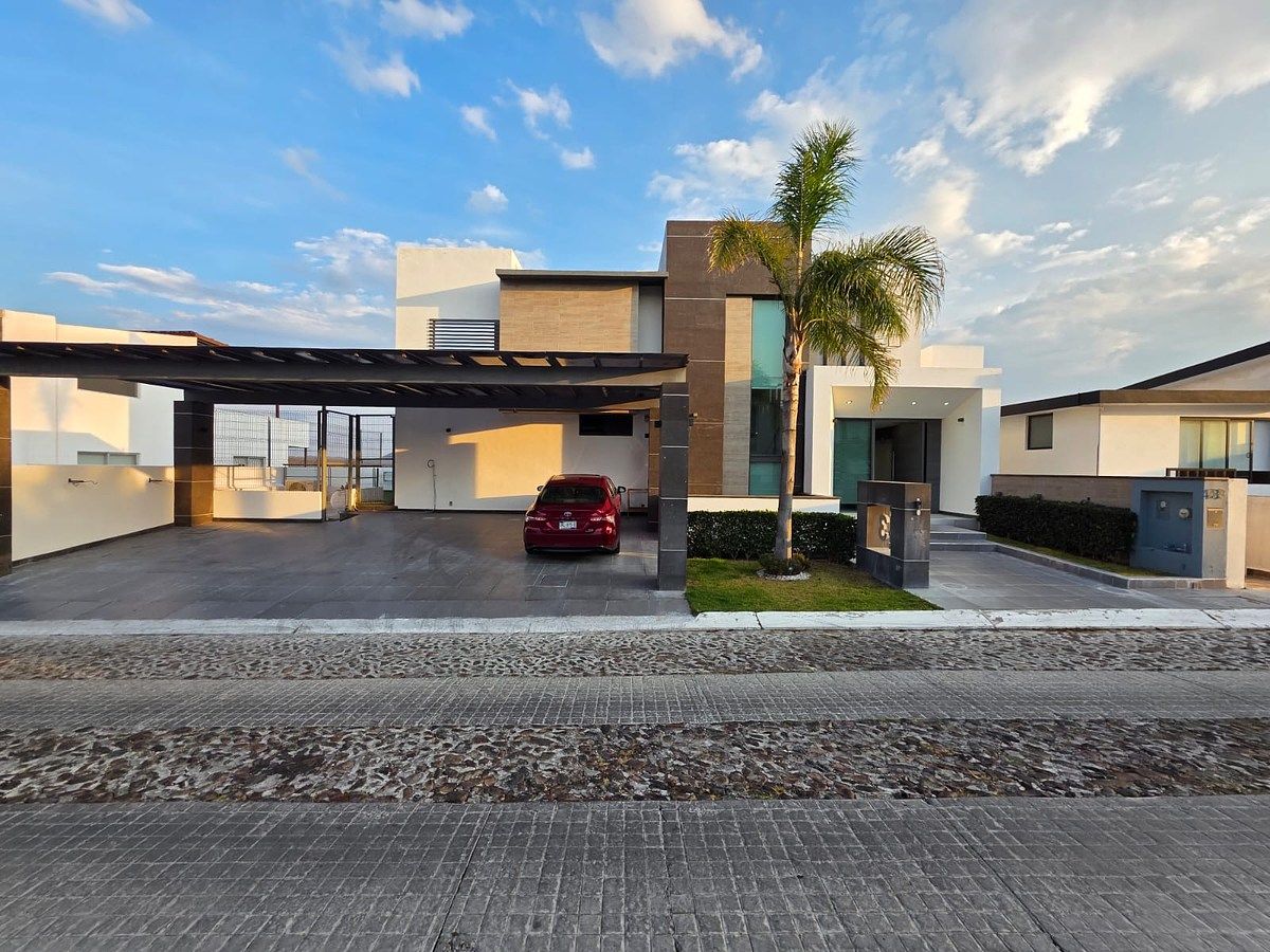 50 of 50: Garaje techado  autos