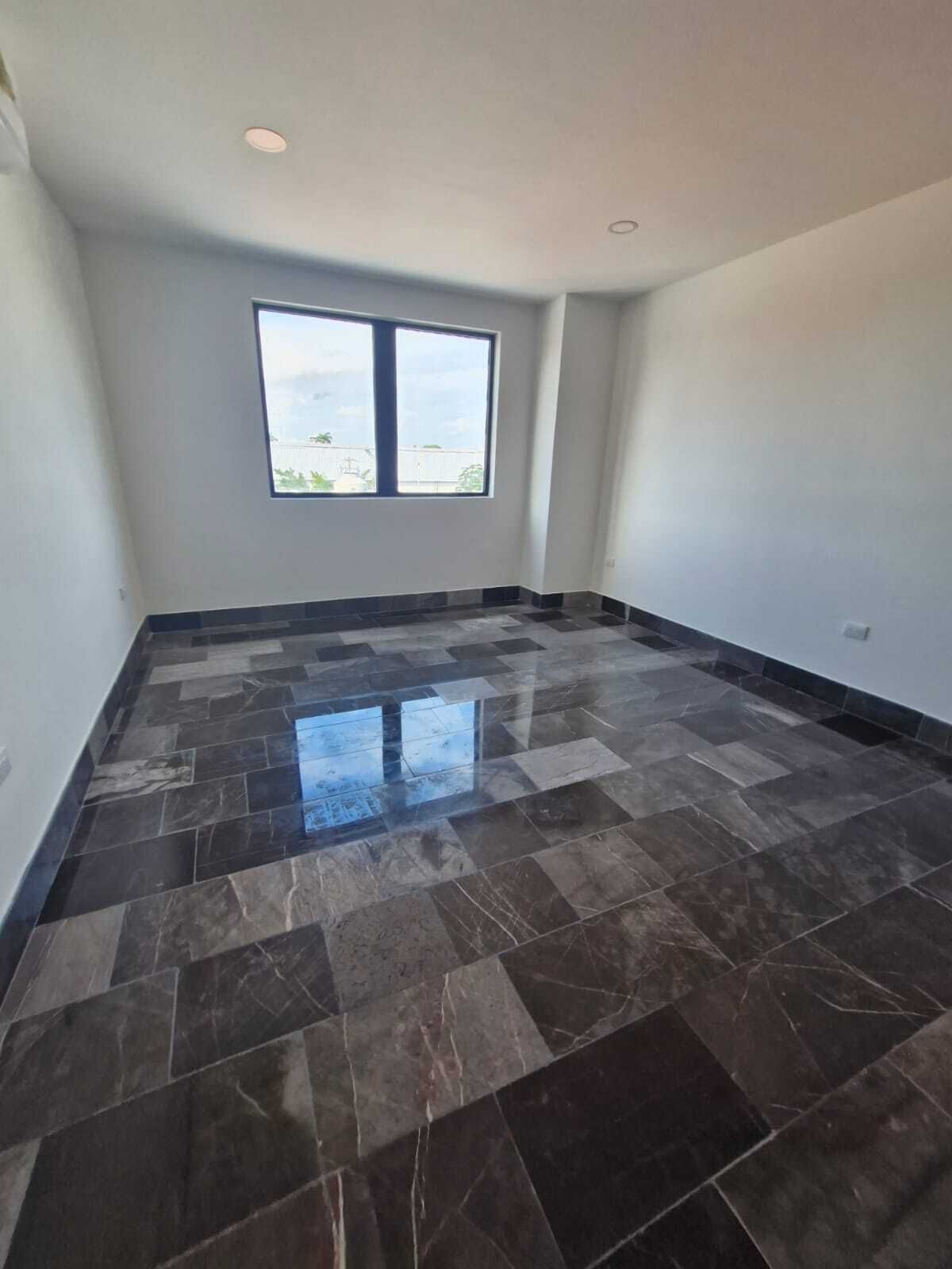 7 de 28: OFICINA EN RENTA